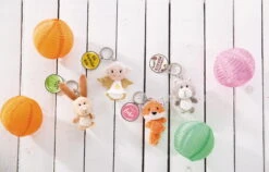 Nici 47531 Schlüsselanhänger Graue Katze Plüsch 7cm Herz-Symbol -Nici 47540 03 47528 47532 47530 Milieu vorl 2048x1306 3