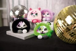 Nici 47906 Pixidoos Pets 2-in-1 Wendeplüsch Affe Nanbi 12cm Blau-lila Plüsch 19 Nici 47906 Pixidoos Pets 2-in-1 Wendeplüsch Affe Nanbi 12cm Blau-lila Plüsch -Nici 47907 10 47906 47909 47908 Milieu 2048x1365 1