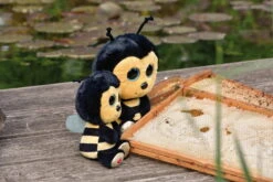 Nici 48733 Glubschis Meadow Biene Miss Bizz 15cm Plüsch Kuscheltier GREEN 9 Nici 48733 Glubschis Meadow Biene Miss Bizz 15cm Plüsch Kuscheltier GREEN -Nici 48736 10 48733 Milieu 2048x1366